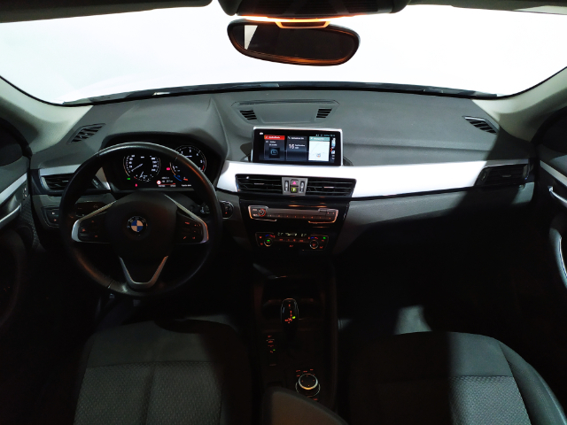 BMW X1 sDrive18d color Blanco. Año 2022. 110KW(150CV). Diésel. En concesionario Hispamovil, Orihuela de Alicante