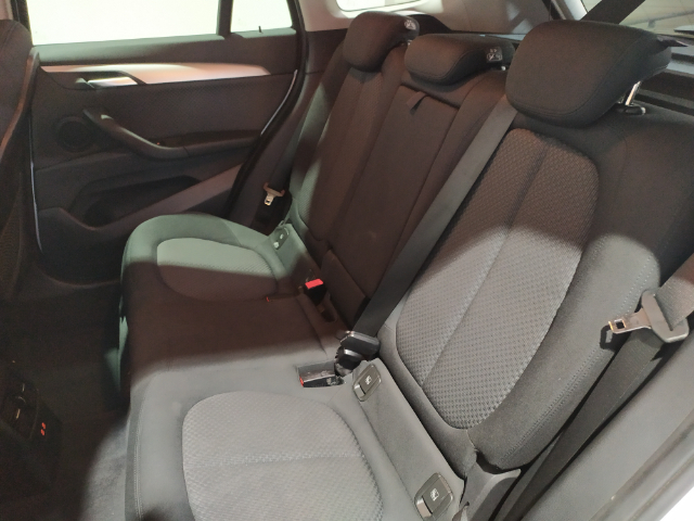 BMW X1 sDrive18d color Blanco. Año 2022. 110KW(150CV). Diésel. En concesionario Hispamovil, Orihuela de Alicante