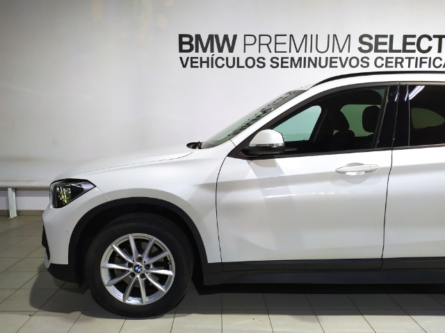 BMW X1 sDrive18d color Blanco. Año 2022. 110KW(150CV). Diésel. En concesionario Hispamovil, Orihuela de Alicante