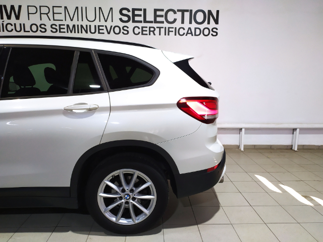 BMW X1 sDrive18d color Blanco. Año 2022. 110KW(150CV). Diésel. En concesionario Hispamovil, Orihuela de Alicante