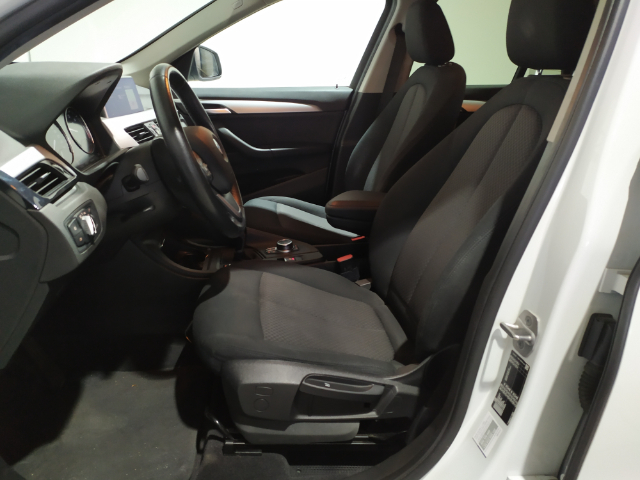 BMW X1 sDrive18d color Blanco. Año 2022. 110KW(150CV). Diésel. En concesionario Hispamovil, Orihuela de Alicante