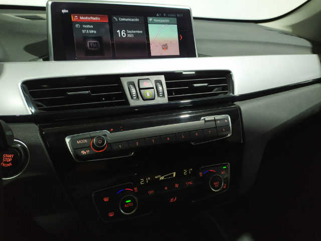 BMW X1 sDrive18d color Blanco. Año 2022. 110KW(150CV). Diésel. En concesionario Hispamovil, Orihuela de Alicante