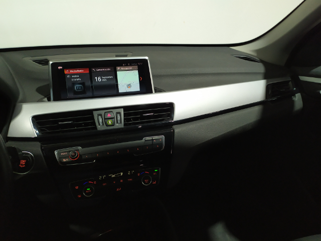 BMW X1 sDrive18d color Blanco. Año 2022. 110KW(150CV). Diésel. En concesionario Hispamovil, Orihuela de Alicante