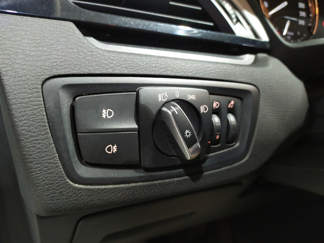 BMW X1 sDrive18d color Blanco. Año 2022. 110KW(150CV). Diésel. En concesionario Hispamovil, Orihuela de Alicante