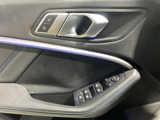 BMW Serie 1 118d color Blanco. Año 2021. 110KW(150CV). Diésel. En concesionario Hispamovil Elche de Alicante