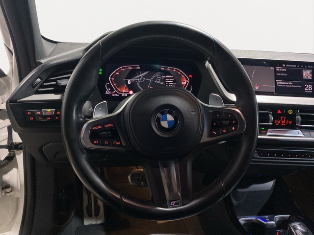 BMW Serie 1 118d color Blanco. Año 2021. 110KW(150CV). Diésel. En concesionario Hispamovil Elche de Alicante