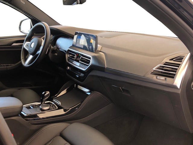 BMW X4 xDrive20d color Negro. Año 2025. 140KW(190CV). Diésel. En concesionario Vehinter Getafe de Madrid