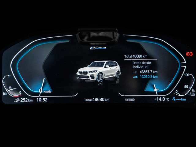 BMW X5 xDrive45e color Blanco. Año 2023. 290KW(394CV). Híbrido Electro/Gasolina. En concesionario Caetano Cuzco, Alcalá de Madrid