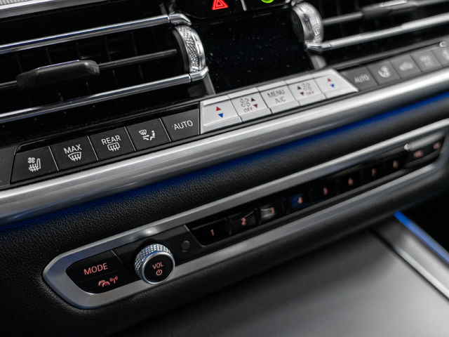 BMW X5 xDrive45e color Blanco. Año 2023. 290KW(394CV). Híbrido Electro/Gasolina. En concesionario Caetano Cuzco, Alcalá de Madrid