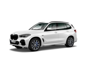 Fotos de BMW X5 xDrive45e color Blanco. Año 2023. 290KW(394CV). Híbrido Electro/Gasolina. En concesionario Caetano Cuzco, Alcalá de Madrid