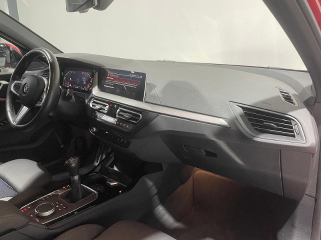 BMW Serie 1 116d color Rojo. Año 2024. 85KW(116CV). Diésel. En concesionario Hispamovil Elche de Alicante