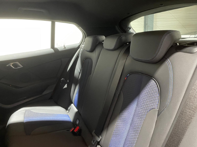 BMW Serie 1 116d color Rojo. Año 2024. 85KW(116CV). Diésel. En concesionario Hispamovil Elche de Alicante