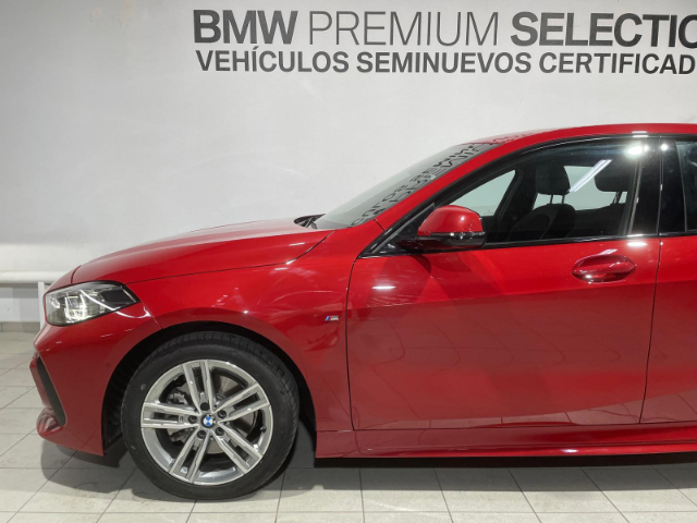 BMW Serie 1 116d color Rojo. Año 2024. 85KW(116CV). Diésel. En concesionario Hispamovil Elche de Alicante