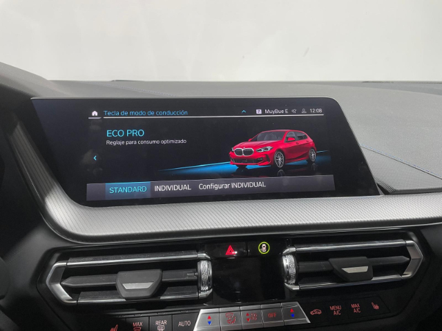 BMW Serie 1 116d color Rojo. Año 2024. 85KW(116CV). Diésel. En concesionario Hispamovil Elche de Alicante