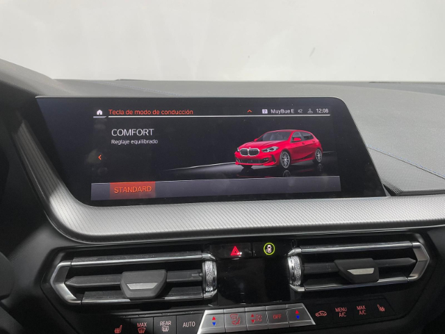 BMW Serie 1 116d color Rojo. Año 2024. 85KW(116CV). Diésel. En concesionario Hispamovil Elche de Alicante
