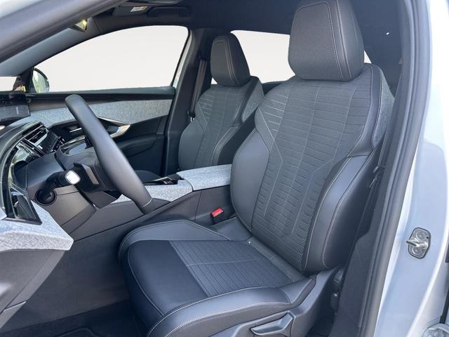 Foto 12 Peugeot 5008 Hybrid 1.2 Allure eDCS6 107 kW (145 CV)