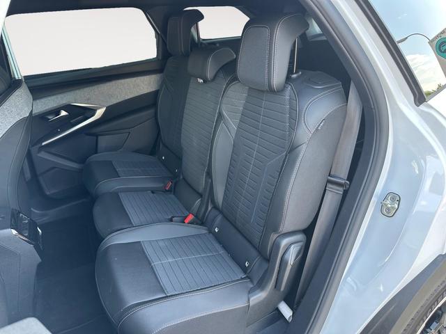 Foto 13 Peugeot 5008 Hybrid 1.2 Allure eDCS6 107 kW (145 CV)