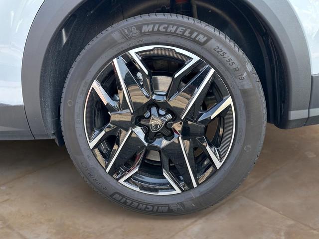 Foto 14 Peugeot 5008 Hybrid 1.2 Allure eDCS6 107 kW (145 CV)