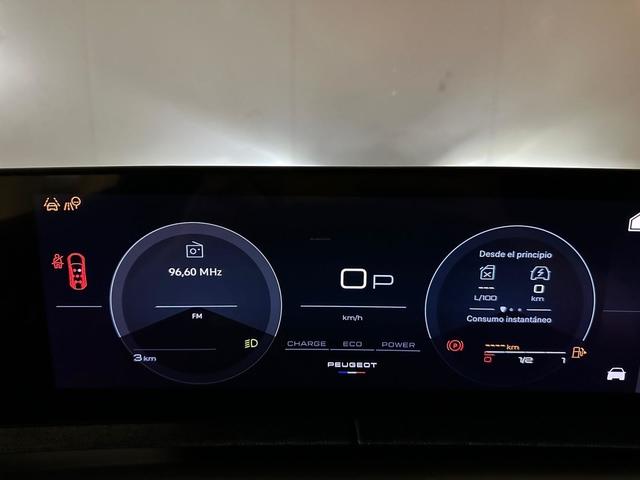 Foto 22 Peugeot 5008 Hybrid 1.2 Allure eDCS6 107 kW (145 CV)