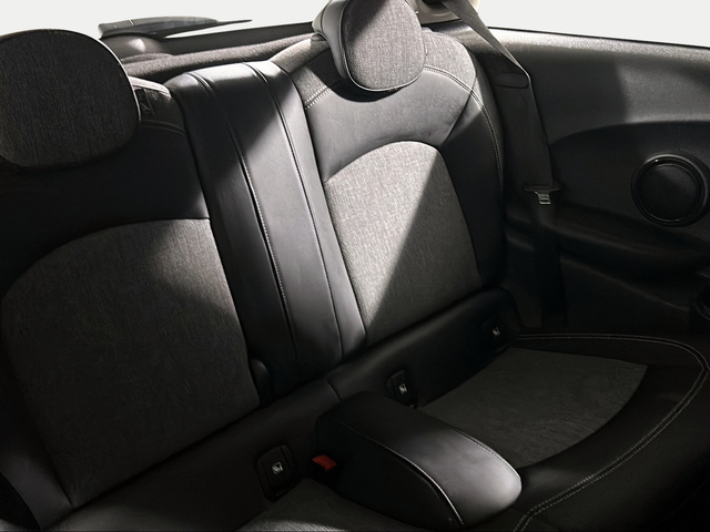 fotoG 8 del MINI MINI Cooper 100 kW (136 CV) 136cv Gasolina del 2021 en Sevilla