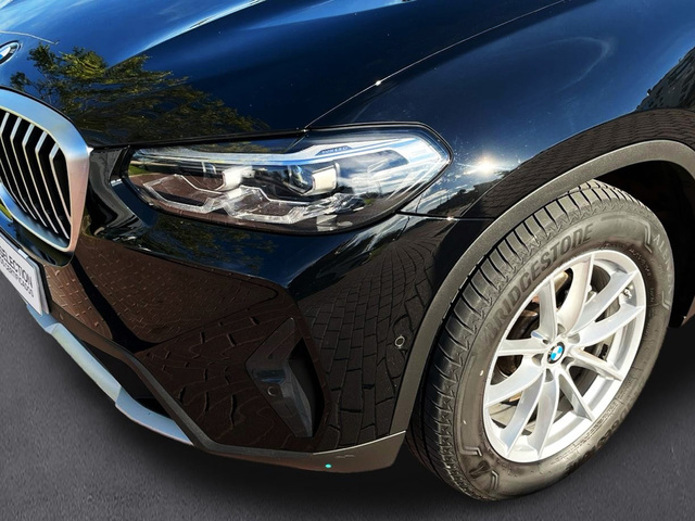 BMW X3 xDrive20d color Negro. Año 2023. 140KW(190CV). Diésel. En concesionario MURCIA PREMIUM S.L. JUAN CARLOS I de Murcia