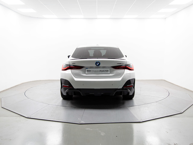 BMW i4 eDrive40 color Blanco. Año 2024. 250KW(340CV). Eléctrico. En concesionario Móvil Begar Alicante de Alicante