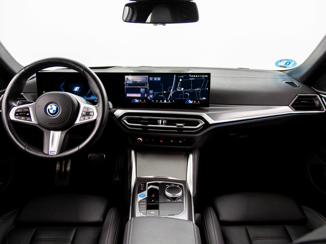 BMW i4 eDrive40 color Blanco. Año 2024. 250KW(340CV). Eléctrico. En concesionario Móvil Begar Alicante de Alicante