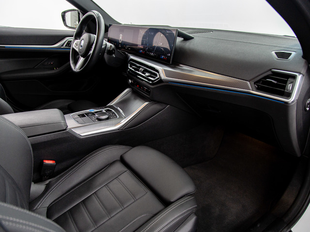 BMW i4 eDrive40 color Blanco. Año 2024. 250KW(340CV). Eléctrico. En concesionario Móvil Begar Alicante de Alicante