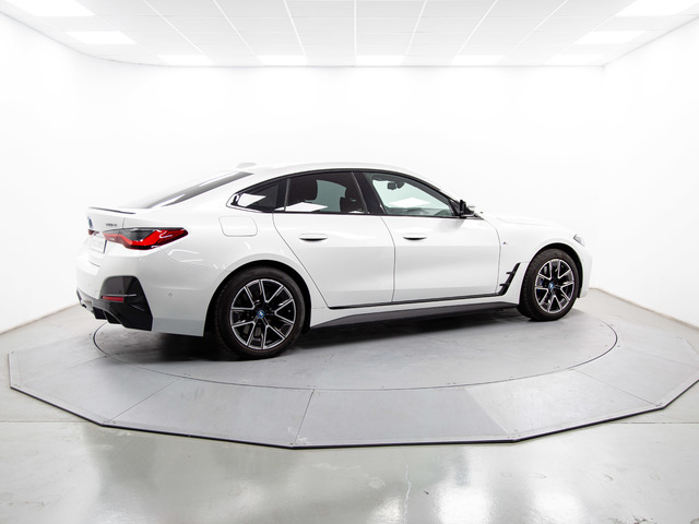 BMW i4 eDrive40 color Blanco. Año 2024. 250KW(340CV). Eléctrico. En concesionario Móvil Begar Alicante de Alicante