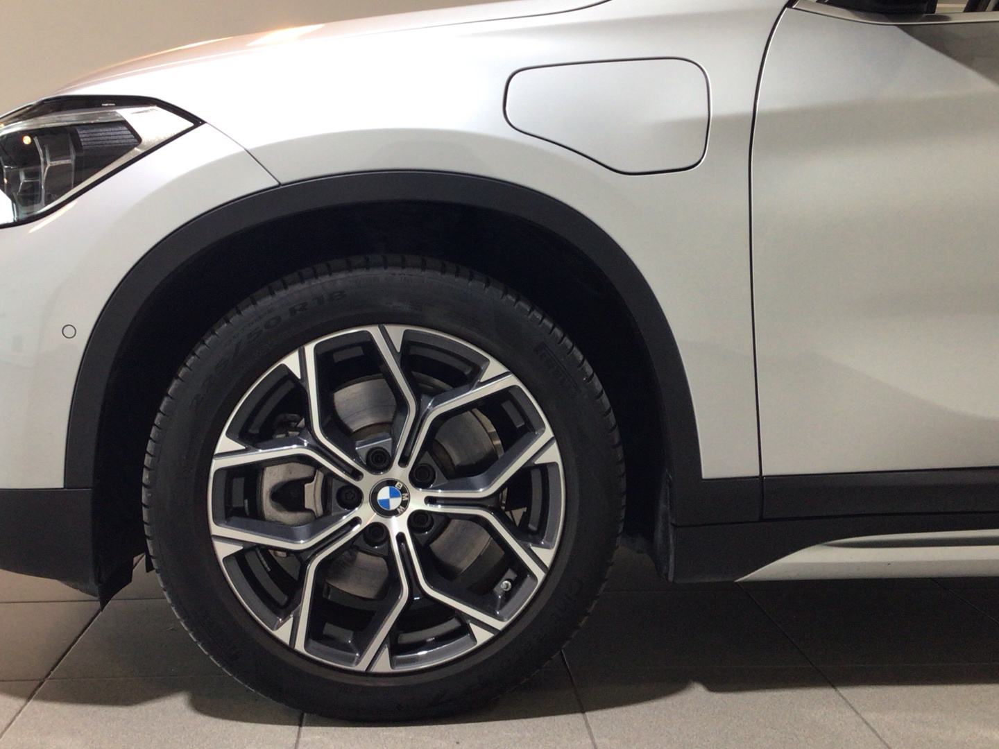 BMW X1 xDrive25e color Gris Plata. Año 2021. 162KW(220CV). Híbrido Electro/Gasolina. En concesionario BYmyCAR Madrid - Alcalá de Madrid