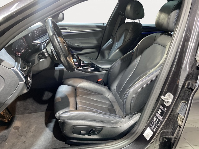 BMW Serie 5 530d Touring color Gris. Año 2021. 210KW(286CV). Diésel. En concesionario Hispamovil, Orihuela de Alicante