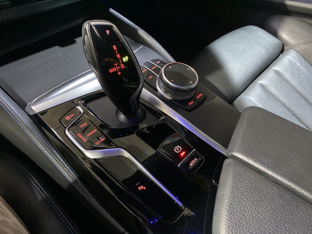 BMW Serie 5 530d Touring color Gris. Año 2021. 210KW(286CV). Diésel. En concesionario Hispamovil, Orihuela de Alicante