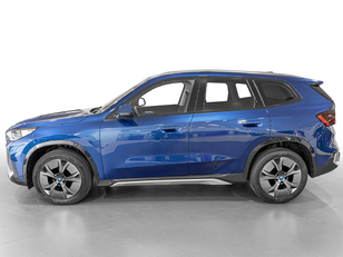 Fotos de BMW X1 xDrive30e color Azul. Año 2025. 240KW(326CV). Híbrido Electro/Gasolina. En concesionario Caetano Cuzco, Salvatierra de Madrid