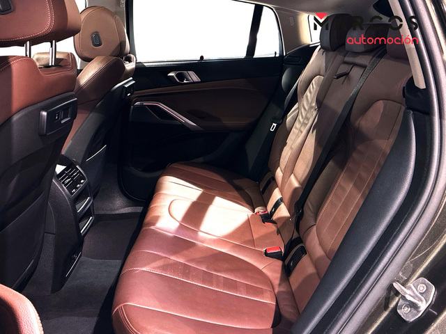 BMW X6 xDrive30d color Marrón. Año 2020. 195KW(265CV). Diésel. En concesionario BMW Marcos Automoción de Valencia