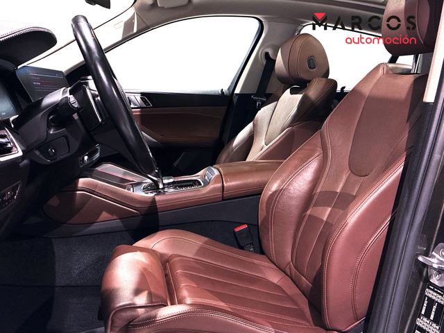 BMW X6 xDrive30d color Marrón. Año 2020. 195KW(265CV). Diésel. En concesionario BMW Marcos Automoción de Valencia
