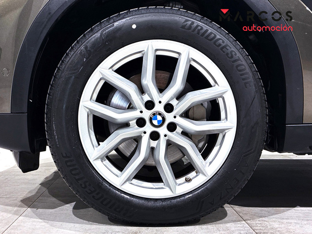 BMW X6 xDrive30d color Marrón. Año 2020. 195KW(265CV). Diésel. En concesionario BMW Marcos Automoción de Valencia