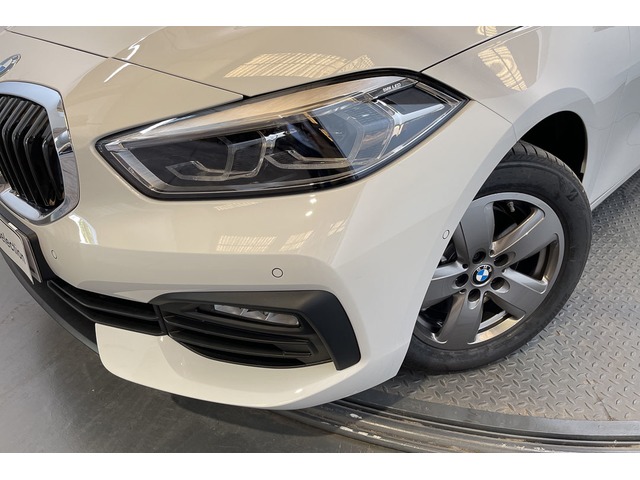 BMW Serie 1 118d color Blanco. Año 2021. 110KW(150CV). Diésel. En concesionario Proa Premium Palma de Illes Balears
