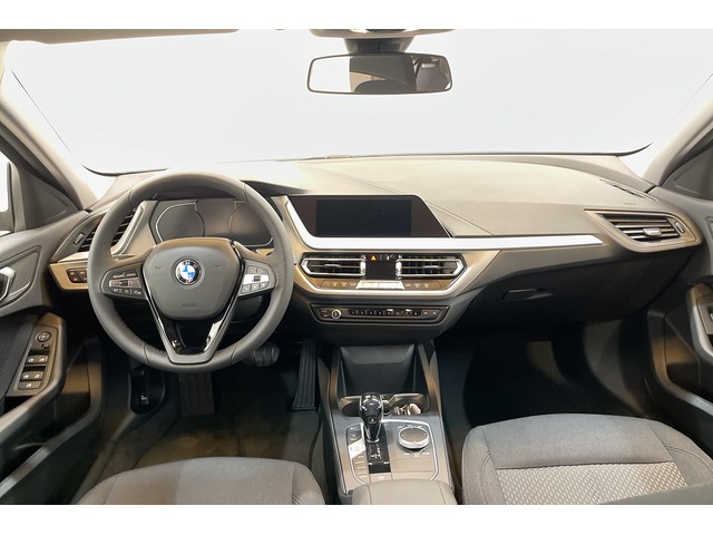 BMW Serie 1 118d color Blanco. Año 2021. 110KW(150CV). Diésel. En concesionario Proa Premium Palma de Illes Balears