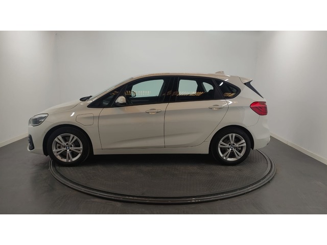 BMW Serie 2 225xe iPerformance Active Tourer color Blanco. Año 2022. 165KW(224CV). Híbrido Electro/Gasolina. En concesionario Proa Premium Palma de Illes Balears