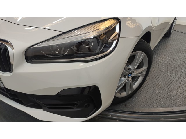 BMW Serie 2 225xe iPerformance Active Tourer color Blanco. Año 2022. 165KW(224CV). Híbrido Electro/Gasolina. En concesionario Proa Premium Palma de Illes Balears