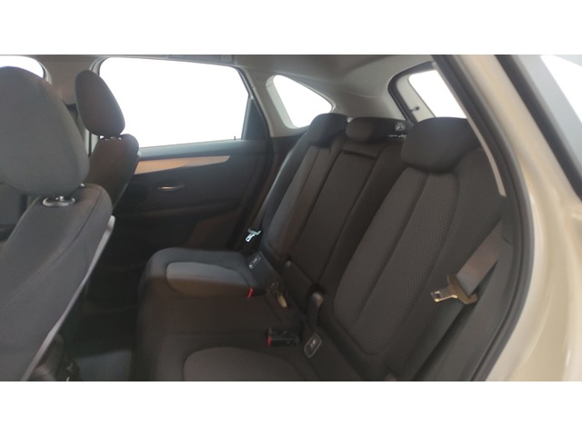 BMW Serie 2 225xe iPerformance Active Tourer color Blanco. Año 2022. 165KW(224CV). Híbrido Electro/Gasolina. En concesionario Proa Premium Palma de Illes Balears