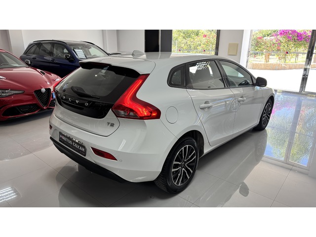 Volvo V40 T2 Momentum 90 kW (122 CV)