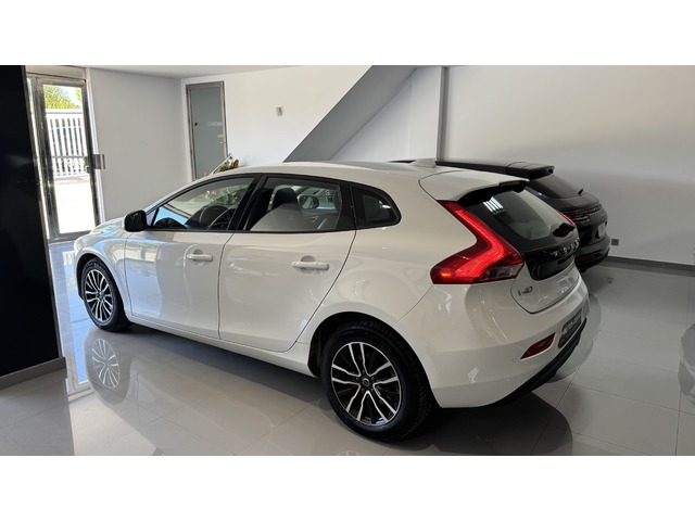 Volvo V40 T2 Momentum 90 kW (122 CV)