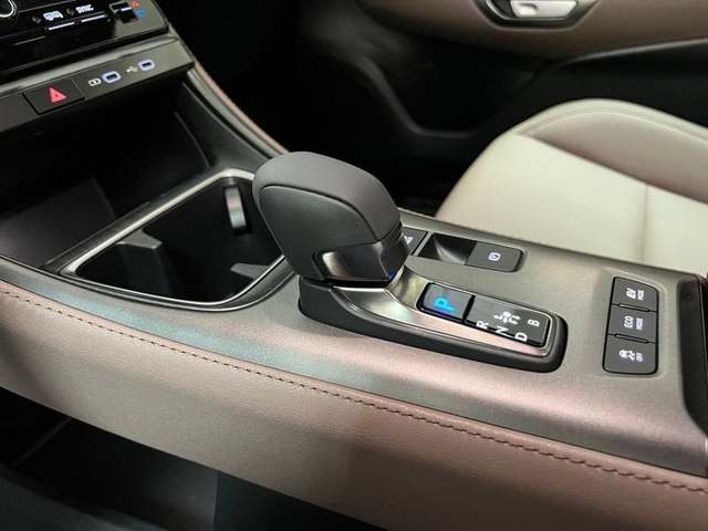 Foto 26 Lexus LBX 1.5 HEV Elegant Plus 100 kW (136 CV)