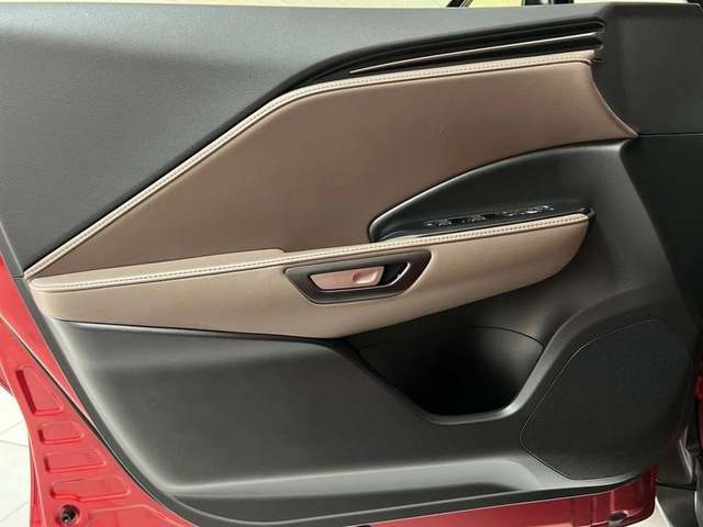 Foto 33 Lexus LBX 1.5 HEV Elegant Plus 100 kW (136 CV)