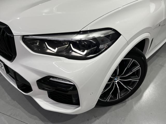 BMW X5 xDrive30d color Blanco. Año 2020. 210KW(286CV). Diésel. En concesionario Unicars Ponent de Lleida