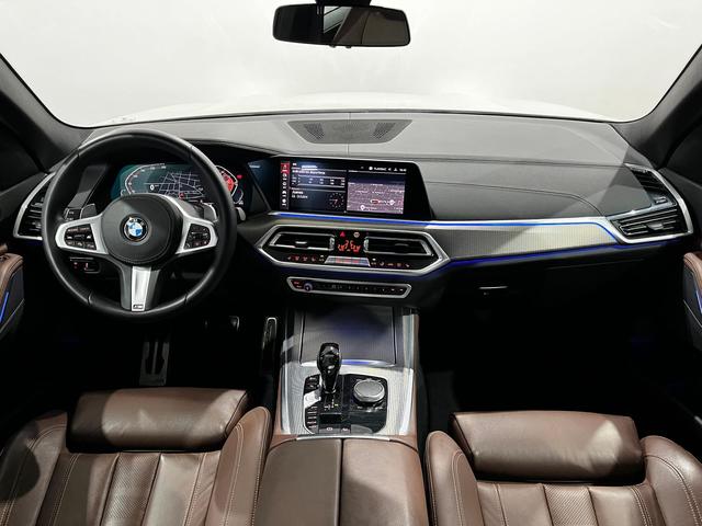 BMW X5 xDrive30d color Blanco. Año 2020. 210KW(286CV). Diésel. En concesionario Unicars Ponent de Lleida