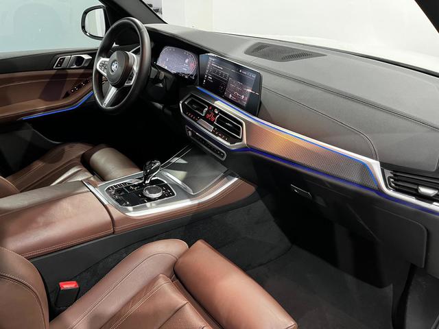 BMW X5 xDrive30d color Blanco. Año 2020. 210KW(286CV). Diésel. En concesionario Unicars Ponent de Lleida