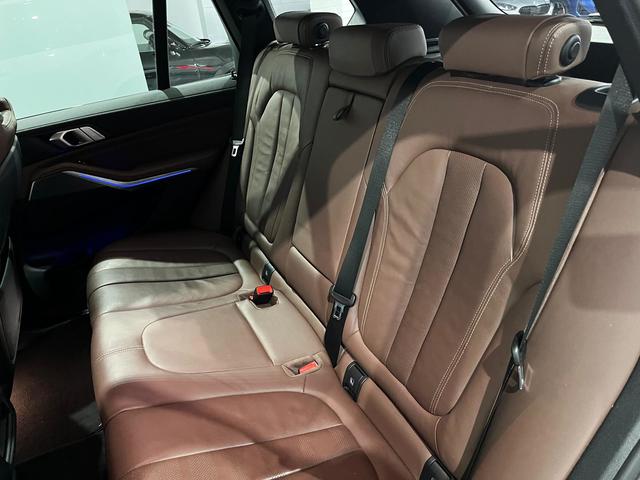 BMW X5 xDrive30d color Blanco. Año 2020. 210KW(286CV). Diésel. En concesionario Unicars Ponent de Lleida