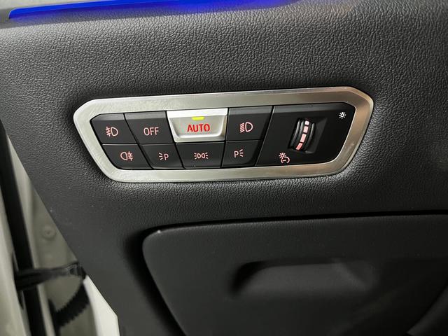 BMW X5 xDrive30d color Blanco. Año 2020. 210KW(286CV). Diésel. En concesionario Unicars Ponent de Lleida